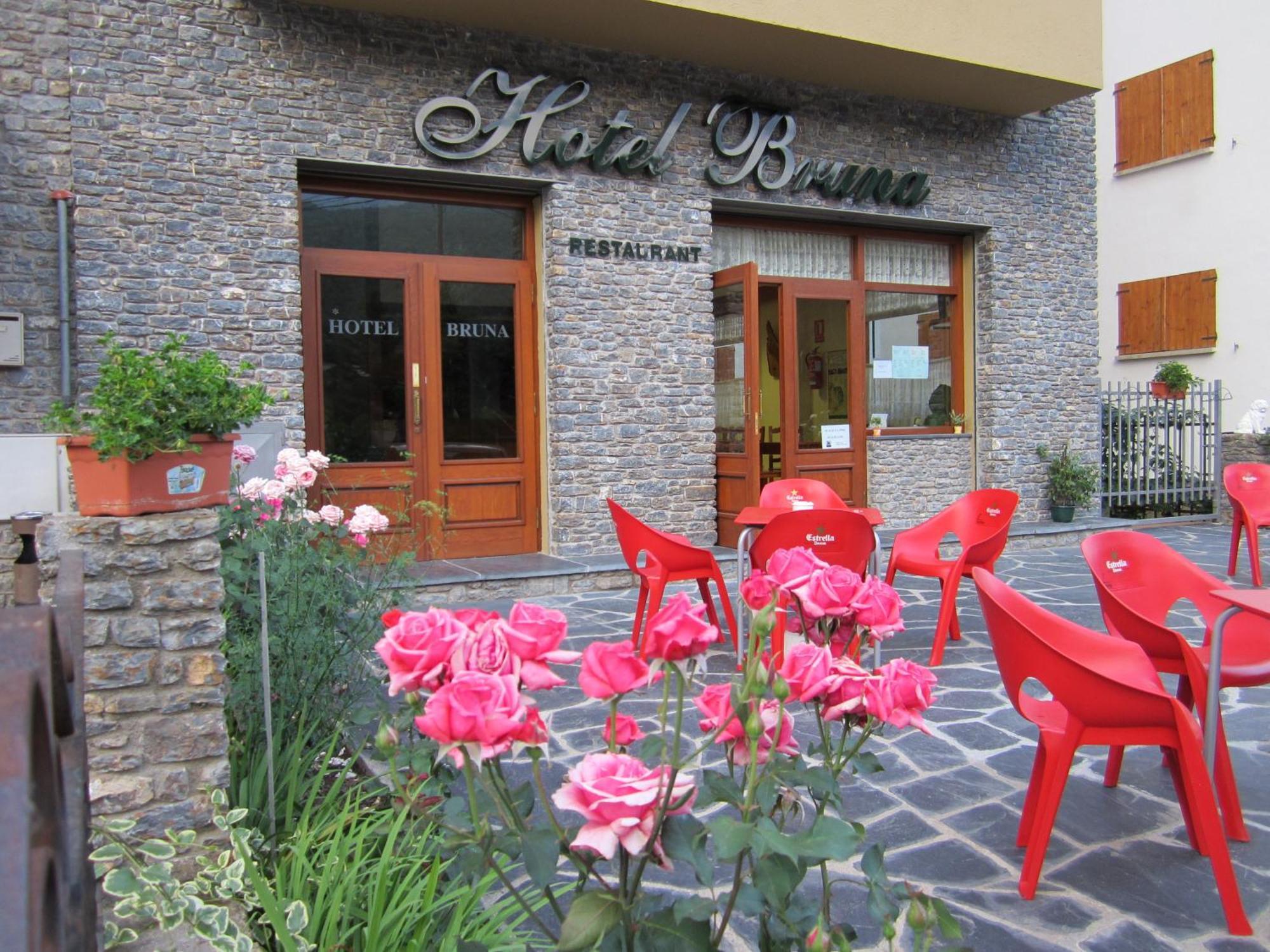 Hotel Bruna Естери д'Анеу Екстериор снимка