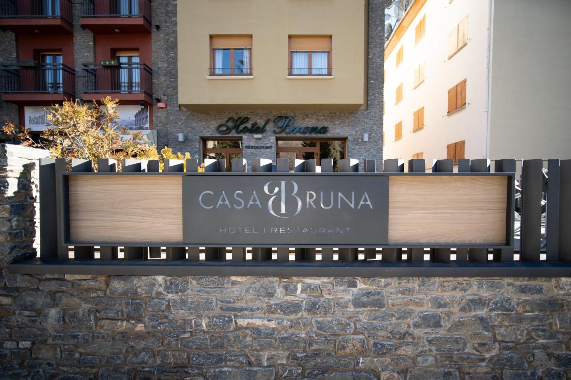 Hotel Bruna Естери д'Анеу Екстериор снимка