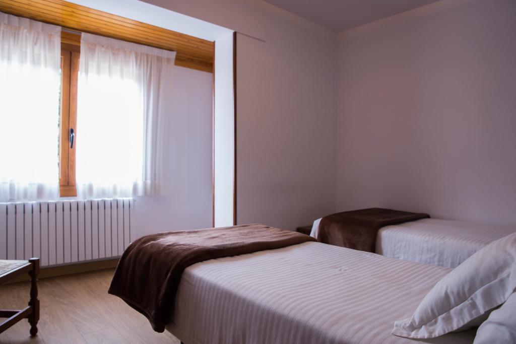 Hotel Bruna Естери д'Анеу Екстериор снимка