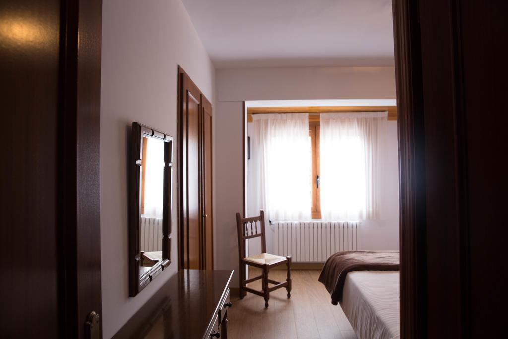 Hotel Bruna Естери д'Анеу Екстериор снимка