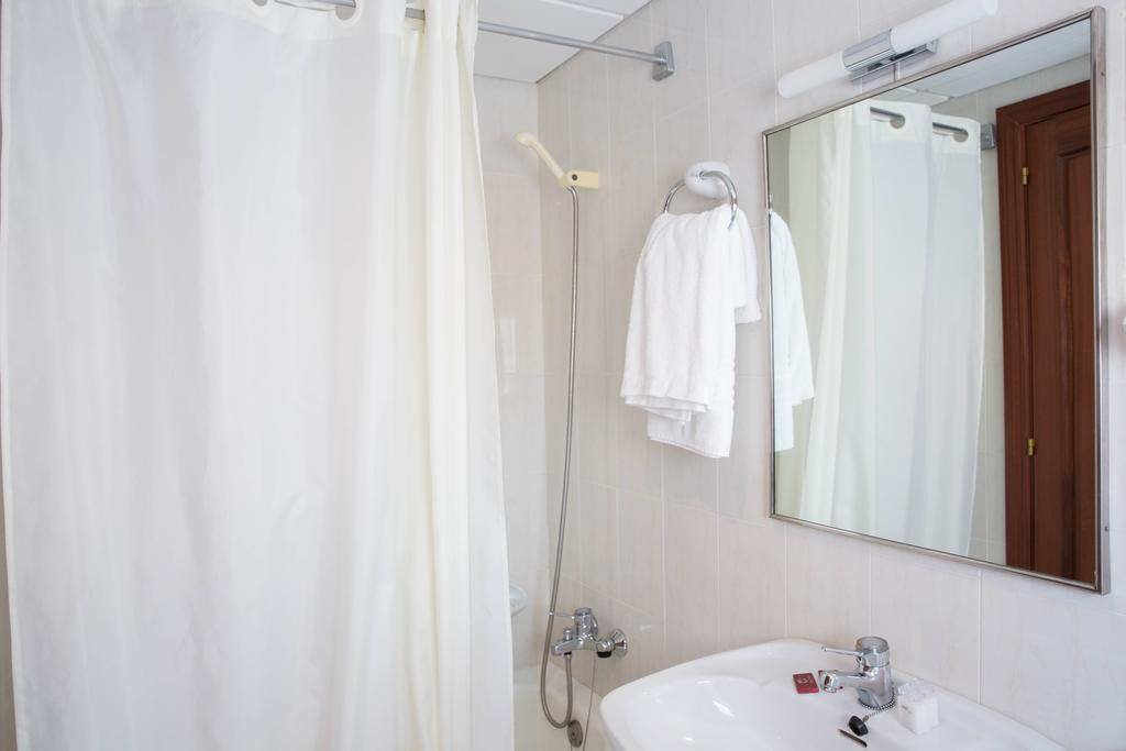 Hotel Bruna Естери д'Анеу Екстериор снимка