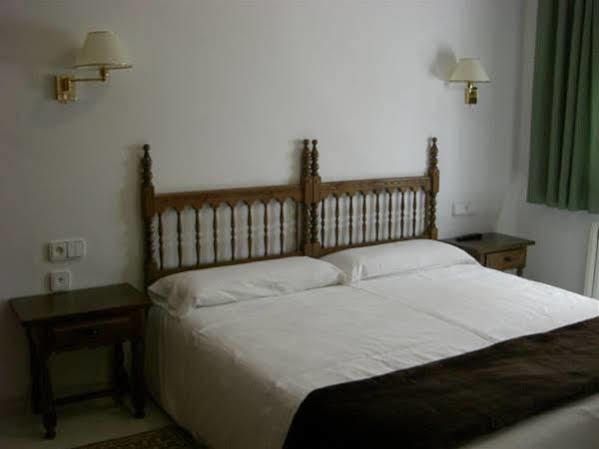 Hotel Bruna Естери д'Анеу Екстериор снимка